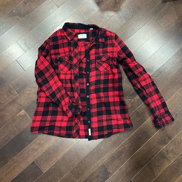 sold🚫 Women’s slim fit flannel - Picture 4 of 4